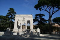 Mausoleo Ossario Gianicolense, opera fascista del 1941 con le memorie garibaldine e della Repubblica Romana