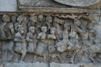 Arco di Costantino. IV fregio costantiniano: Costantino entra in Roma (particolare).