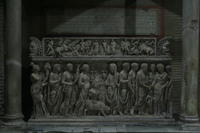 Sarcofago originariamente appartenente ad una coppia pagana, con l'iconografia della dextrarum iunctio