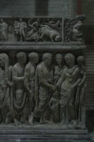 Gli sposi nel rito della dextrarum iunctio con Cupido sotto le loro mani