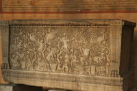 San Lorenzo fuori le mura: sarcofago nel portico