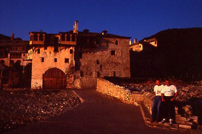 La porta di ingresso del monastero di Xenofontos