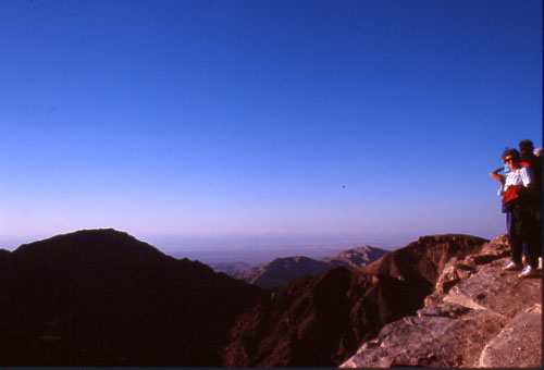 Petra. A 5 minuti da Ad-Dayr, panorama sulla valle del Giordano ed il deserto del Neghev (precisamente il deserto di Kadesh)