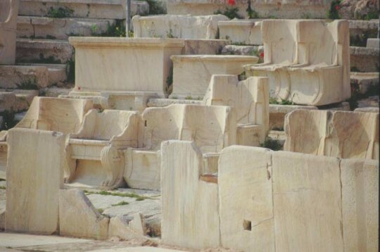 Scranni del teatro di Dioniso, alle pendici dell'Acropoli