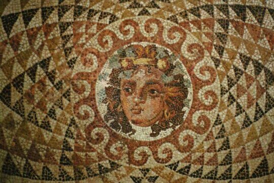 Mosaico nel Museo archeologico di Corinto
